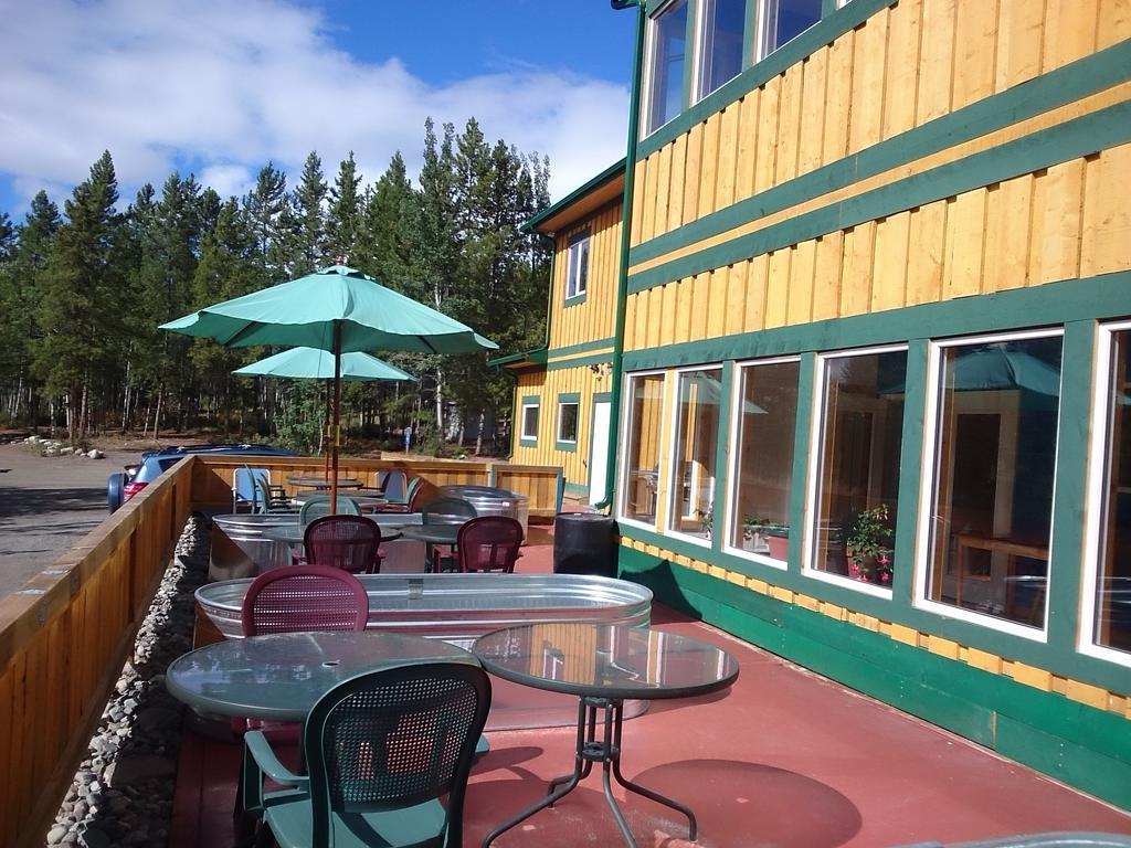Hot Springs Campground & Hostel Upper Laberge Exterior photo